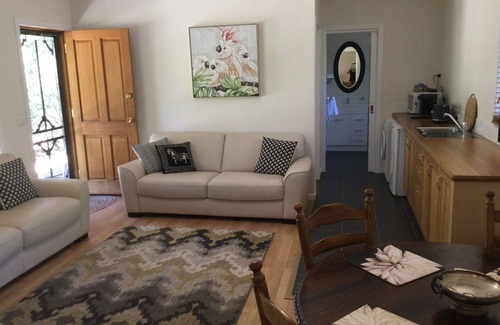 Coldstream Cottage | Relax at Maddens Cottage in Yarra Valley Wine Country