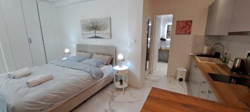 Koukaki Apartment | Family-Friendly Maddie's Apartment for Memorable Getaways