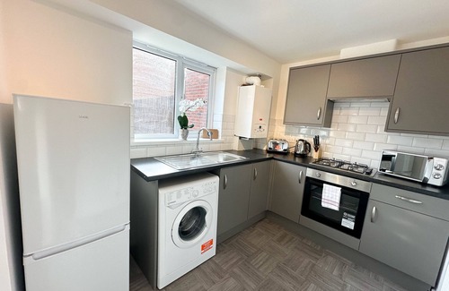 Middlesbrough House | Cozy Maddren House: Pet-Friendly Retreat with Breakfast