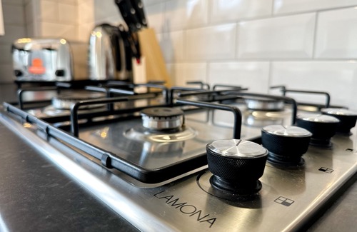 Middlesbrough House | Cozy Maddren House: Pet-Friendly Retreat with Breakfast