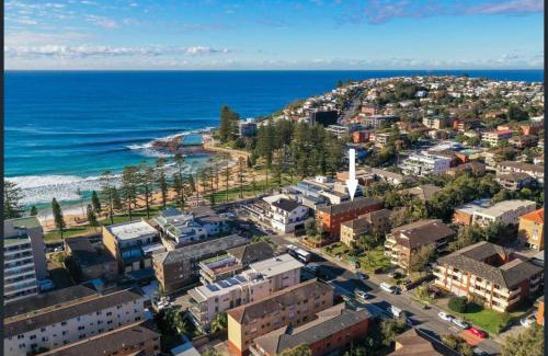 Dee Why Apartment | Trendy MadeComfy Apartment Steps from Dee Why Beach