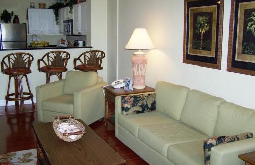 Madeira Beach Resort | Relax at Madeira Bay Resort II with Pool & Pet-Friendly Amenities