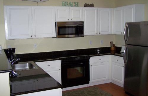 Madeira Beach Resort | Relax at Madeira Bay Resort II with Pool & Pet-Friendly Amenities