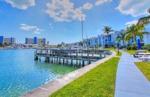 Madeira Beach Apartment | Experience Madeira Beach Yacht Club with Pool & Hot Tub