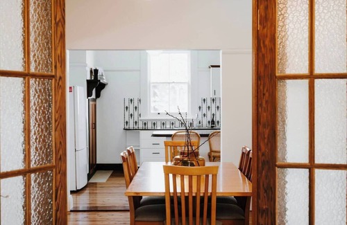 Central Mudgee Cottage | Madeira Cottage Country Comfort with Pool and Spa