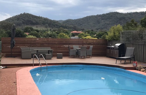 Central Mudgee House | Discover Madeira House with Pool and Town Views
