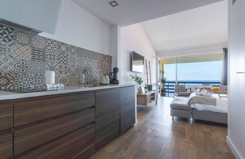 Canico Apartment | Idyllic Madeira Ocean View with Spa and Family Amenities