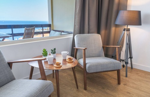Canico Apartment | Idyllic Madeira Ocean View with Spa and Family Amenities
