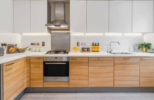 Reading House | Convenient Stay Near Madejski Stadium with Free Parking