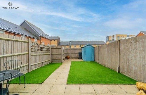 Reading House | Convenient Stay Near Madejski Stadium with Free Parking