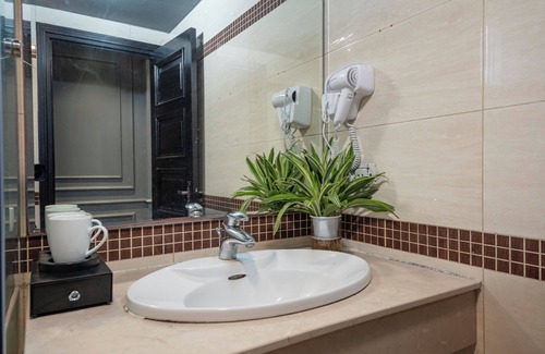 Van Mieu Hotel | Madelise Hanoi View Hotel