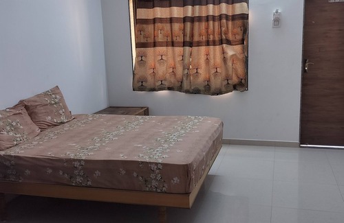 Dwarka House | Explore Madhav Home Stay Dwarka: Family-Friendly Retreat