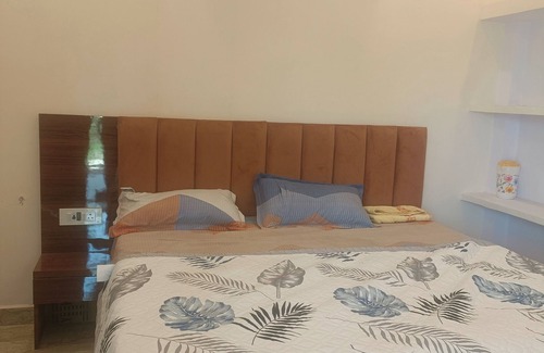 Faizabad House | Madhur Kunj Guest House Pick and Drop