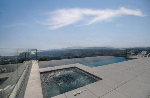 Cumbre del Sol Villa | Discover Madi: Family-Friendly Retreat with Pool Access