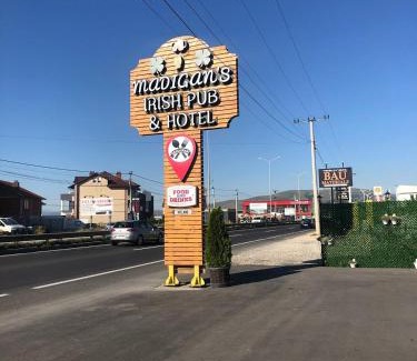 Sllatina e Madhe Hotel | Madigan's Hotel: Oceanfront Escape with Pool & Pet-Friendly