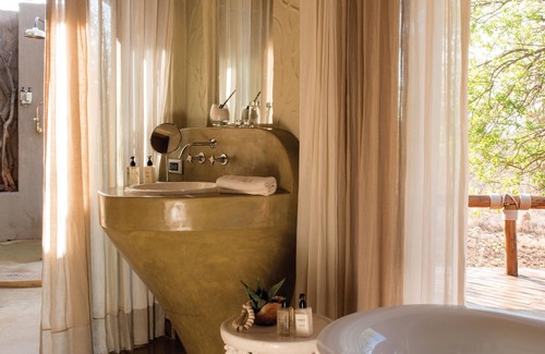 Madikwe Game Reserve Cabin | Experience Madikwe Hills: 5-Star Retreat with Spa & Pool