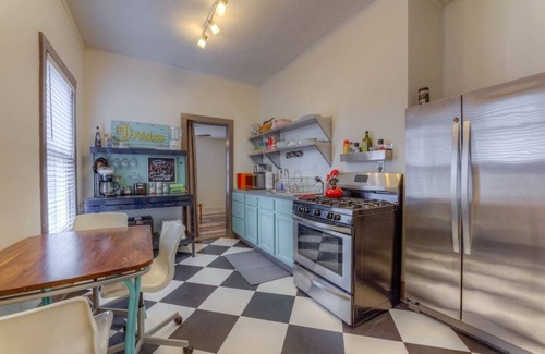 Midtown House | Experience Madison at the Square: Free Coffee & Gig WiFi!