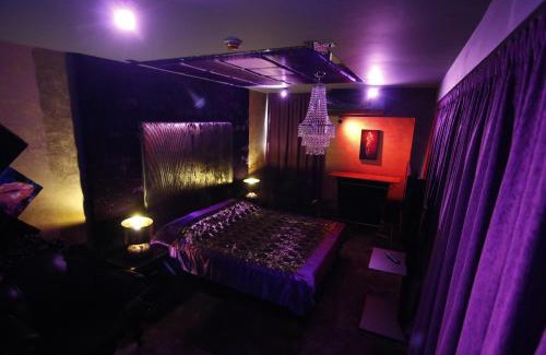 Athens Hotel | Relaxing Retreat at Madison with Breakfast & Hot Tub Access