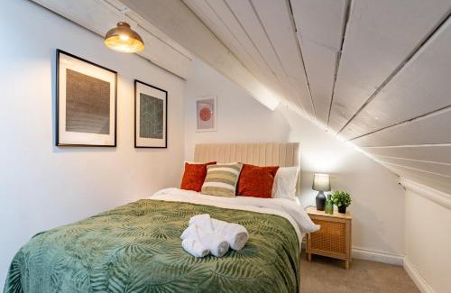 Cwm Frwd Oer Apartment | Charming Madison House: Unique Converted Church Stay