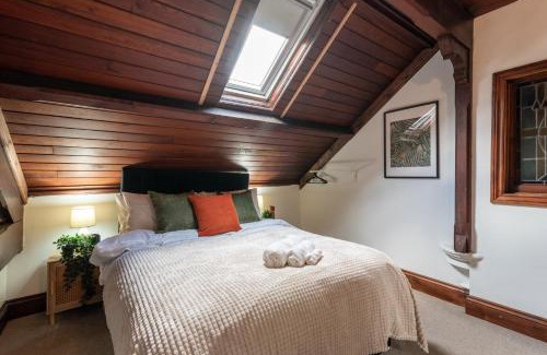 Cwm Frwd Oer Apartment | Charming Madison House: Unique Converted Church Stay