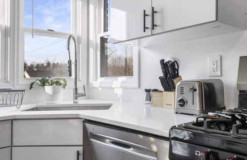 Middletown House | Guest Rated 10/10 - Madison Lodge, Port Jervis Awaits