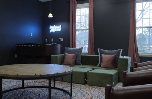 Madison House | Madison Poolside Parlour