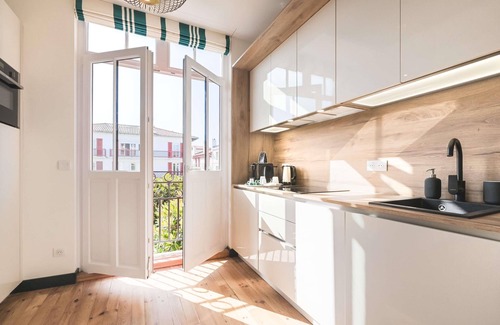 Saint-Jean-de-Luz City Center Hotel | Elegant Madison Saint Jean de Luz with Pool and Spa Amenities