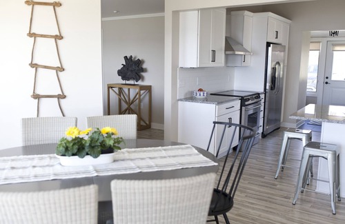 Madison Cottage | Lakefront Escape in Madison: Guest Rated 9.8/10