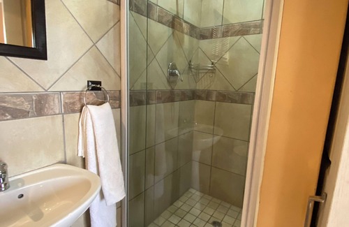Scottsville Bed & Breakfast | Madlula's Guesthouse
