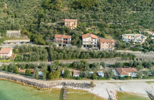 Brenzone sul Garda Apartment | Discover Madonna Dell'Aiuto: Guest Rated 9.5 & Family-Friendly