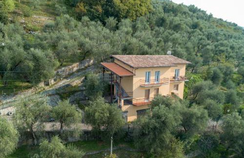 Brenzone sul Garda Apartment | Discover Madonna Dell'Aiuto: Guest Rated 9.5 & Family-Friendly