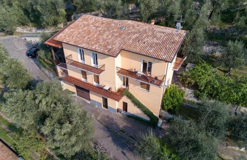 Brenzone sul Garda Apartment | Discover Madonna Dell'Aiuto: Guest Rated 9.5 & Family-Friendly