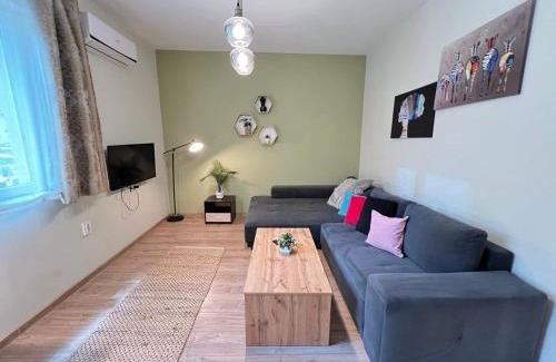 Oborishte Apartment | Discover Madrid: 2-Bedroom Near Metro with Free Parking
