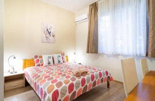 Oborishte Apartment | Discover Madrid: 2-Bedroom Near Metro with Free Parking