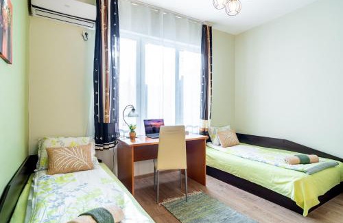 Oborishte Apartment | Discover Madrid: 2-Bedroom Near Metro with Free Parking