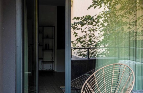 rajon Vrabnitsa Apartment | Modern 2-Bedroom Apartment in Madrid with Parking
