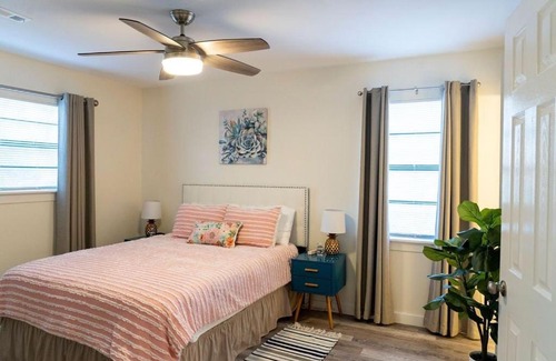 North Charleston House | Pet-Friendly Madrona's Cottage with Fenced Yard Awaits