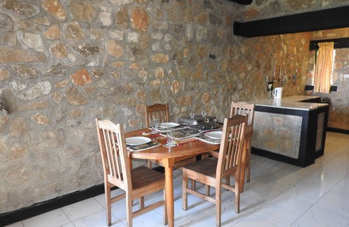 Mutare Cottage | Discover Madrugada Magic: Pet-Friendly Haven with Spa & Pool