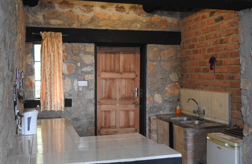 Mutare Cottage | Discover Madrugada Magic: Pet-Friendly Haven with Spa & Pool