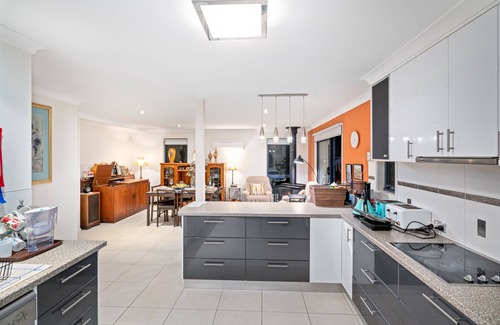 Penguin House | Unwind at Madsen Retreat: Top-Rated 4-Star Getaway