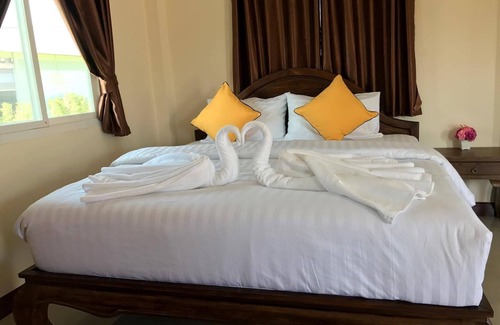 Mae Faek Mai Hotel | Unbeatable Stay at Mae Faek Villas with Pool & Dining