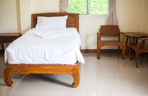 Mae Faek Mai Hotel | Unbeatable Stay at Mae Faek Villas with Pool & Dining