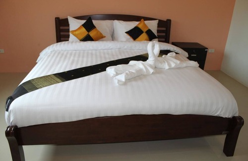 Ko Pha-ngan Hotel | Family-Friendly Maehaad Guesthouse with Breakfast Included