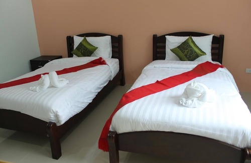 Ko Pha-ngan Hotel | Family-Friendly Maehaad Guesthouse with Breakfast Included