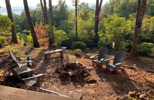Blue Ridge Apartment | Experience Mae’s Cottage in the Clouds: 4-Star Family Retreat