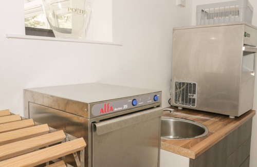 Saint Asaph House | Family-Friendly MAES ELWY Cottage with Oceanfront Views