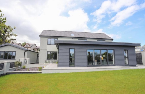 Llanbedrgoch House | Discover Maes Llwyd: Family-Friendly 4-Star Getaway