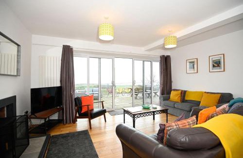Rhyd-y-clafdy House | Experience Comfort at Sgwner View: Family-Friendly Retreat