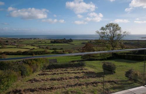 Rhyd-y-clafdy House | Experience Comfort at Sgwner View: Family-Friendly Retreat