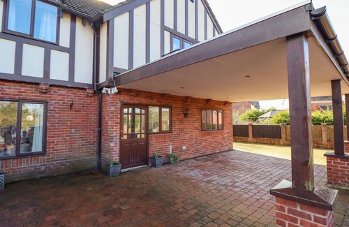 Maesbury Marsh Cottage | Maesbury Manor